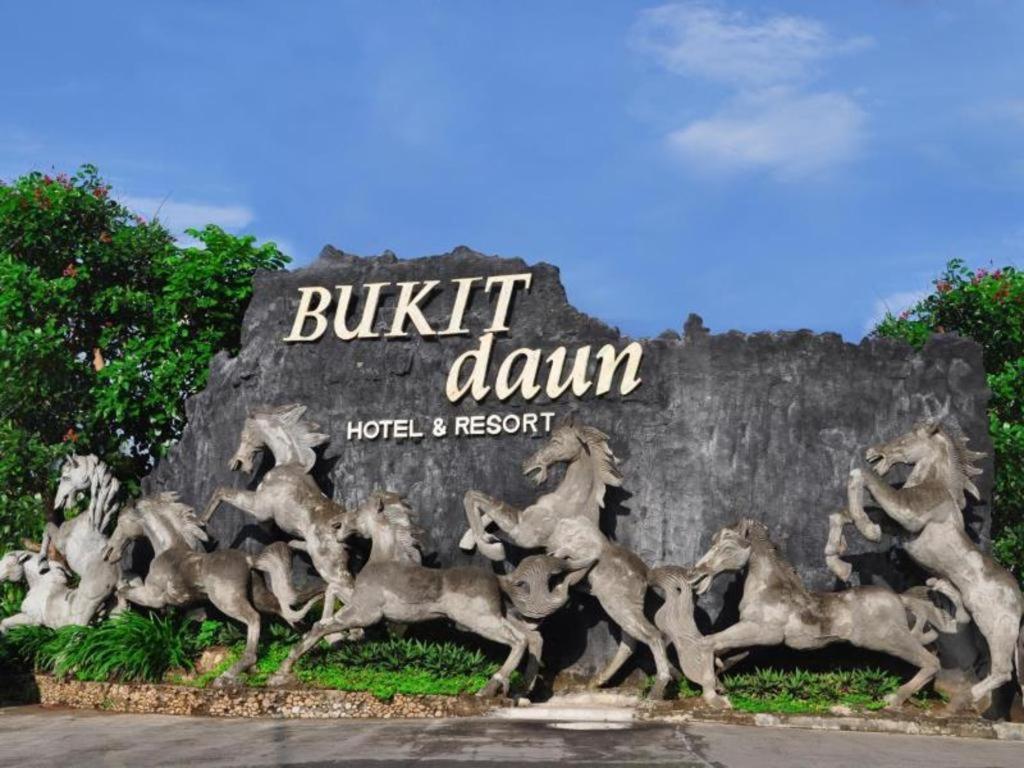 Bukit Daun Hotel And Resort Kediri  Exterior photo