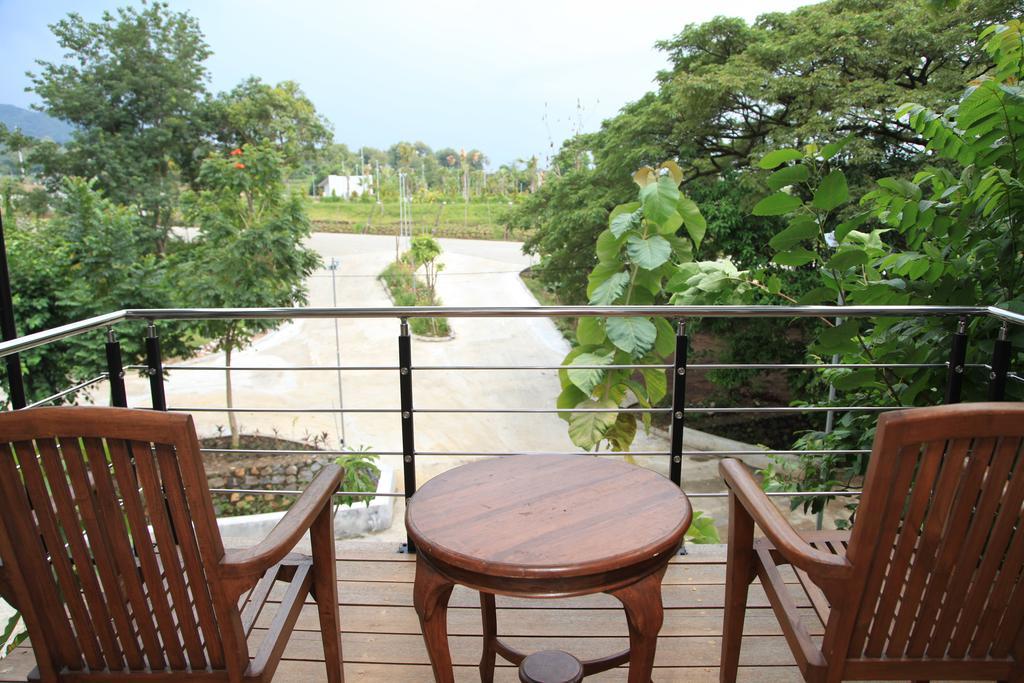 Bukit Daun Hotel And Resort Kediri  Exterior photo