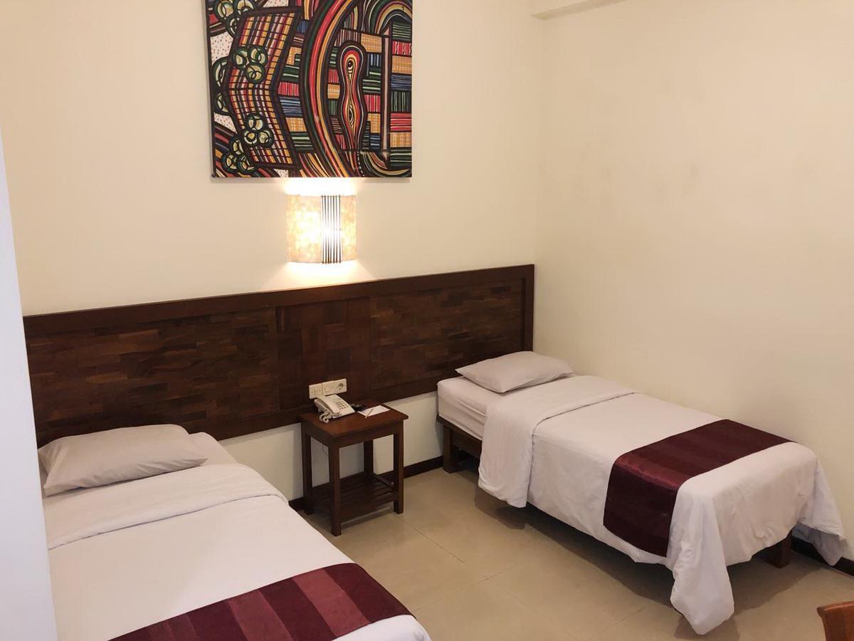 Bukit Daun Hotel And Resort Kediri  Exterior photo
